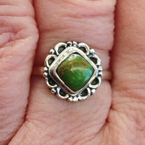 Green Emerald Valley Turquoise Sterling Silver Ring Size 7.5 Diamond Shaped - Picture 2 of 5